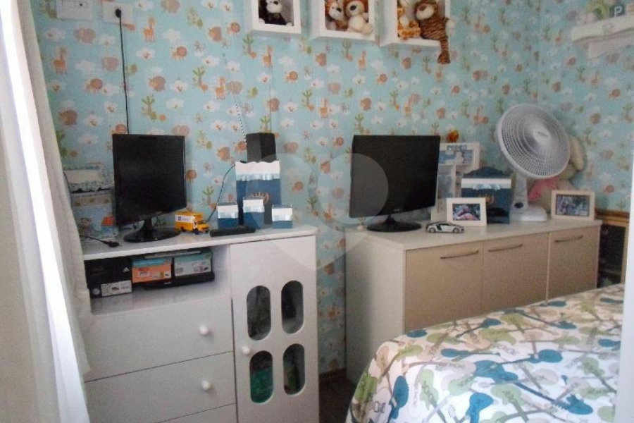 Casa à venda com 3 quartos, sendo 1 suíte, no condomínio Fernandes, São Paulo - SP