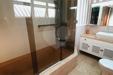Casa à venda com 5 suítes em Jardim Leonor, São Paulo, SP