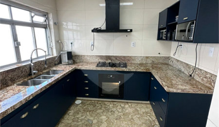 Casa à venda com 4 quartos, sendo 3 suítes, em Jardim Prudência, São Paulo, SP