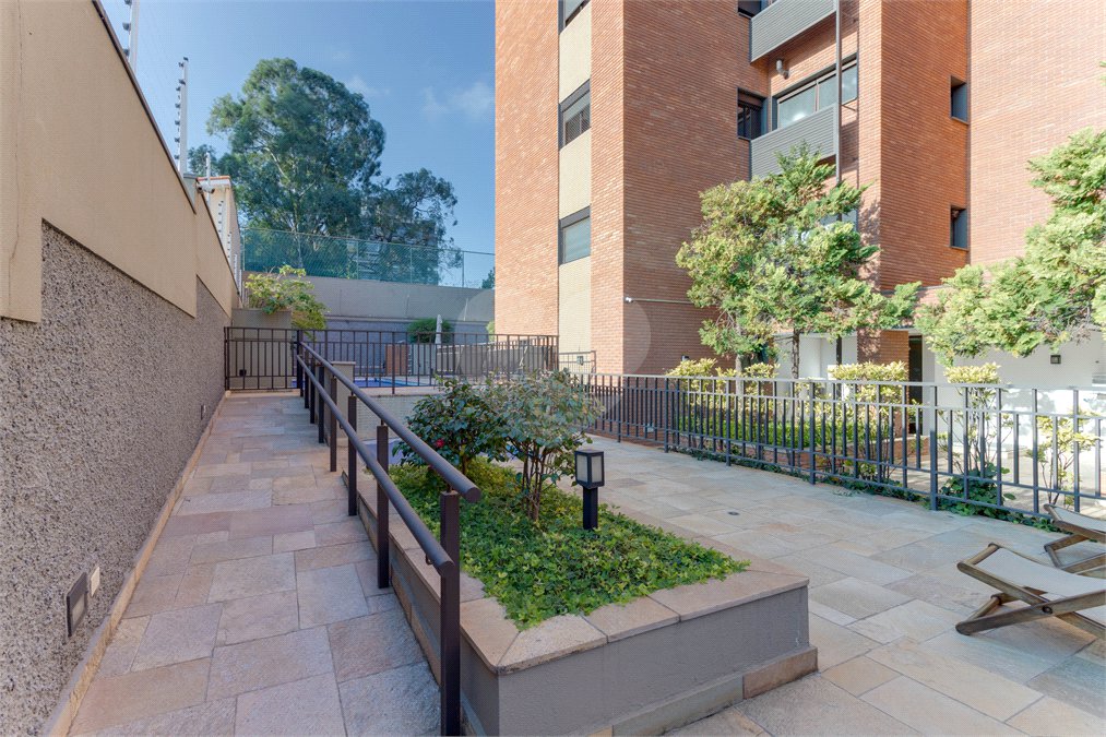Apartamento para alugar com 3 quartos, sendo 1 suíte, em Alto da Boa Vista, São Paulo, SP