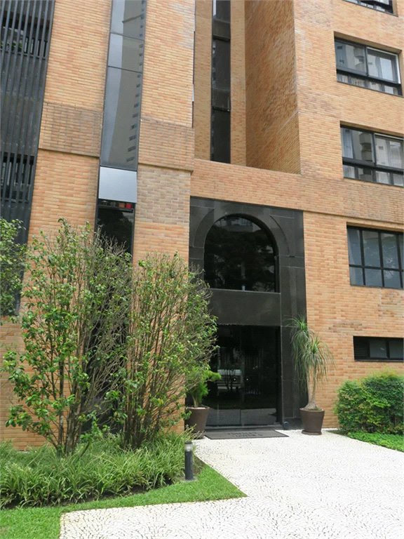 Apartamento à venda ou para alugar com 3 suítes em Vila Suzana, São Paulo, SP