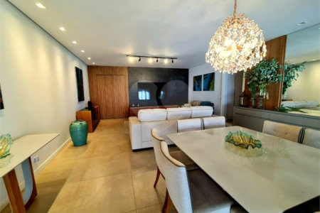 Casa à venda com 5 quartos, sendo 2 suítes, em Jardim das Roseiras, Araraquara, SP