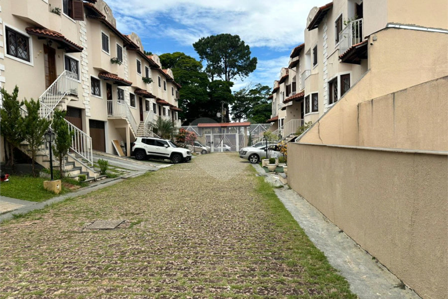 Casa à venda com 3 quartos, sendo 1 suíte, no condomínio Residencial Morada do Horto, São Paulo - SP