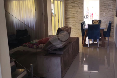 Casa à venda com 3 quartos, sendo 1 suíte, em Jardim Leocádia, Sorocaba, SP