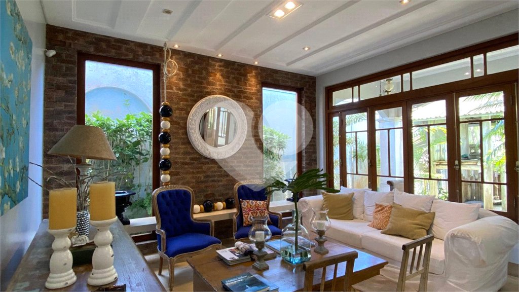 Casa à venda com 1 quarto, sendo 3 suítes, no Centro, Porto Seguro, BA