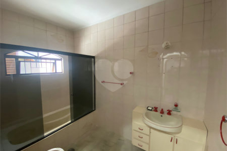Casa à venda com 4 quartos, sendo 2 suítes,  em Jardim do Lago, Atibaia, SP