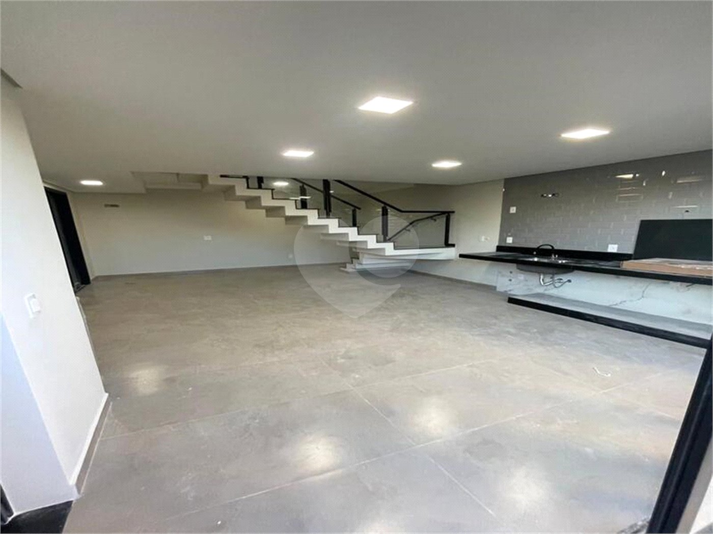 Casa à venda com 3 quartos, sendo 1 suíte, no condomínio Vila Paraty, Indaiatuba - SP
