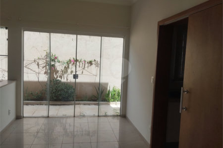 Sobrado à venda com 4 quartos, sendo 3 suítes, em Altos do Jaraguá, Araraquara, SP