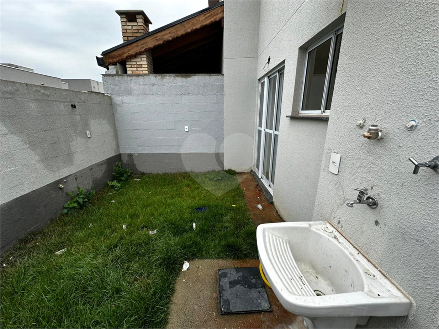 Casa à venda com 2 quartos no condomínio Vila das Paineiras, Suzano - SP