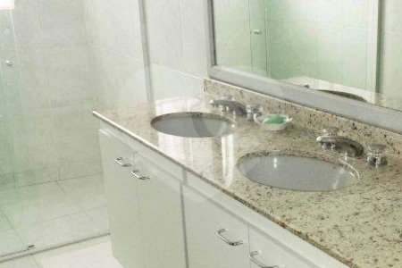 Sobrado à venda com 3 quartos, sendo 2 suítes, em Jardim Marajoara, São Paulo, SP