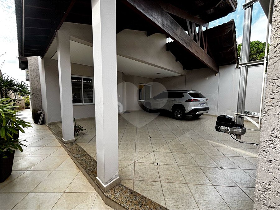 Casa à venda com 4 quartos, sendo 3 suítes,  em Vila Oliveira, Mogi das Cruzes, SP