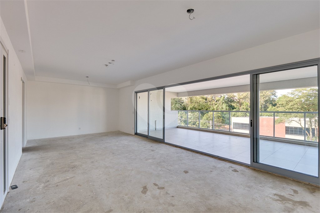 Apartamento à venda com 3 suítes em Jardim Marajoara, São Paulo, SP