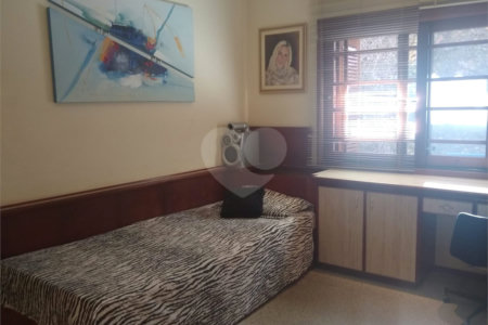 Casa à venda com 4 quartos, sendo 2 suítes, no condomínio Osato, Atibaia - SP