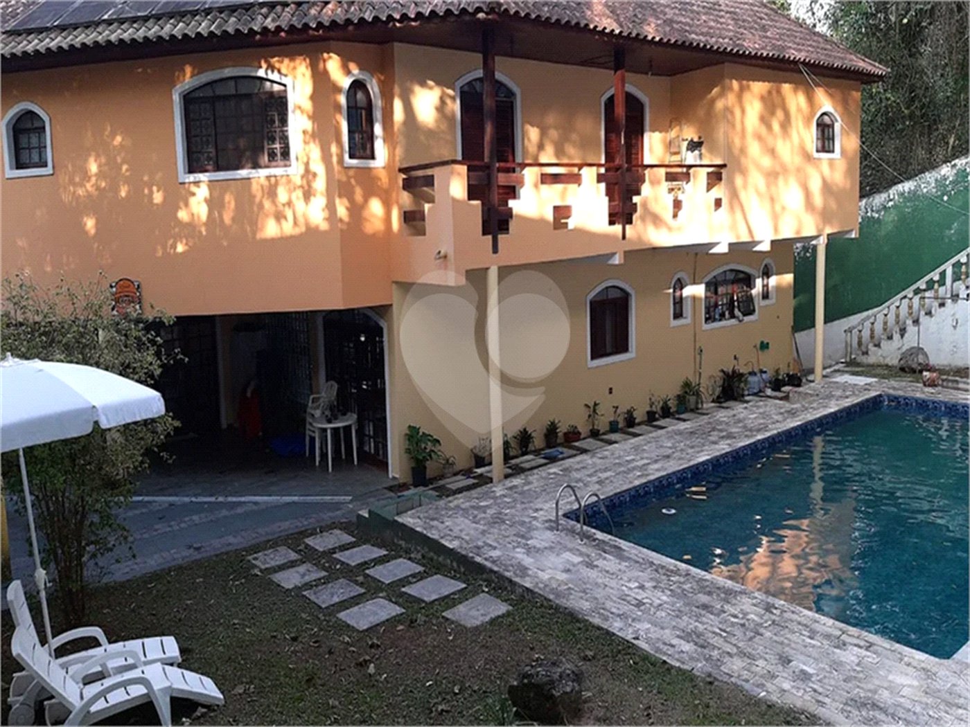 Casa à venda com 6 quartos, sendo 4 suítes, no condomínio Alpes da Cantareira, Mairiporã - SP