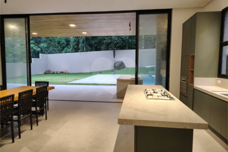 Casa à venda ou para alugar com 4 suítes no condomínio Panorama, Atibaia - SP