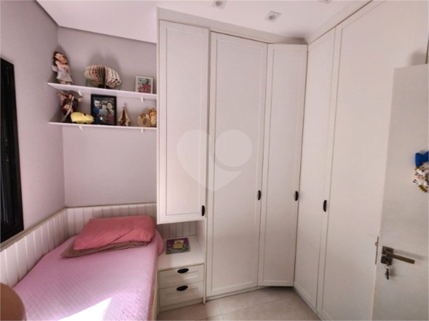 Casa à venda com 3 quartos, sendo 1 suíte, no condomínio Park Real, Indaiatuba - SP