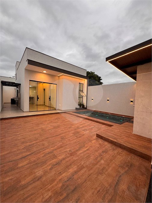 Casa à venda com 2 quartos, sendo 1 suíte, em Guriri, Cabo Frio, RJ
