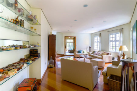 Sobrado à venda ou para alugar com 4 quartos, sendo 3 suítes, em Vila Madalena, São Paulo, SP