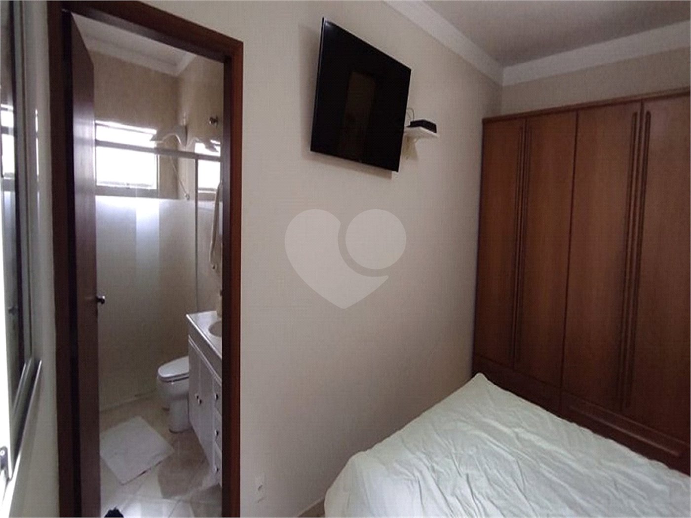 Casa à venda com 4 quartos, sendo 2 suítes, no condomínio Residencial Villa dos Inglezes, Sorocaba - SP
