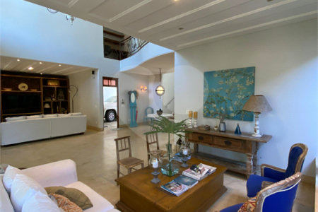 Casa à venda com 4 quartos, sendo 3 suítes, em Campinho, Porto Seguro, BA