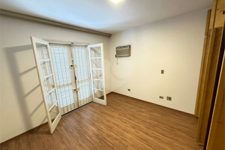 Casa à venda com 3 quartos, sendo 1 suíte, em Jardim Trussardi, São Paulo, SP
