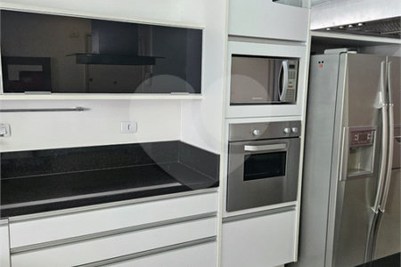 Apartamento à venda com 3 quartos, sendo 1 suíte,  em Itaim Bibi, São Paulo, SP