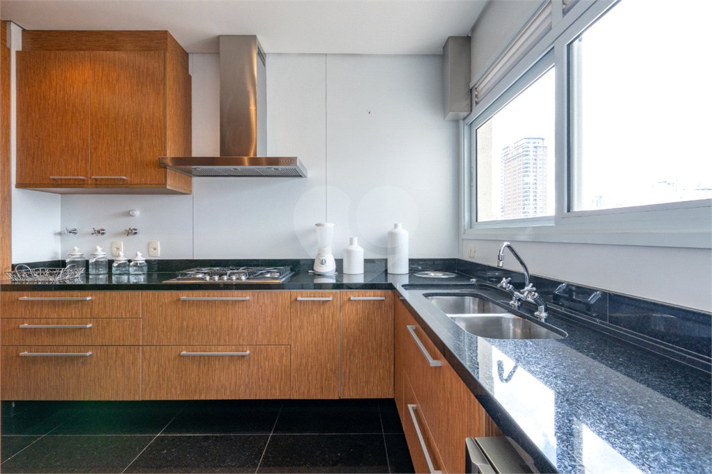 Apartamento à venda com 3 suítes em Vila Nova Conceição, São Paulo, SP
