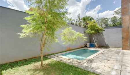 Casa à venda com 4 quartos, sendo 3 suítes,  no condomínio Jardim Flora, São Paulo - SP