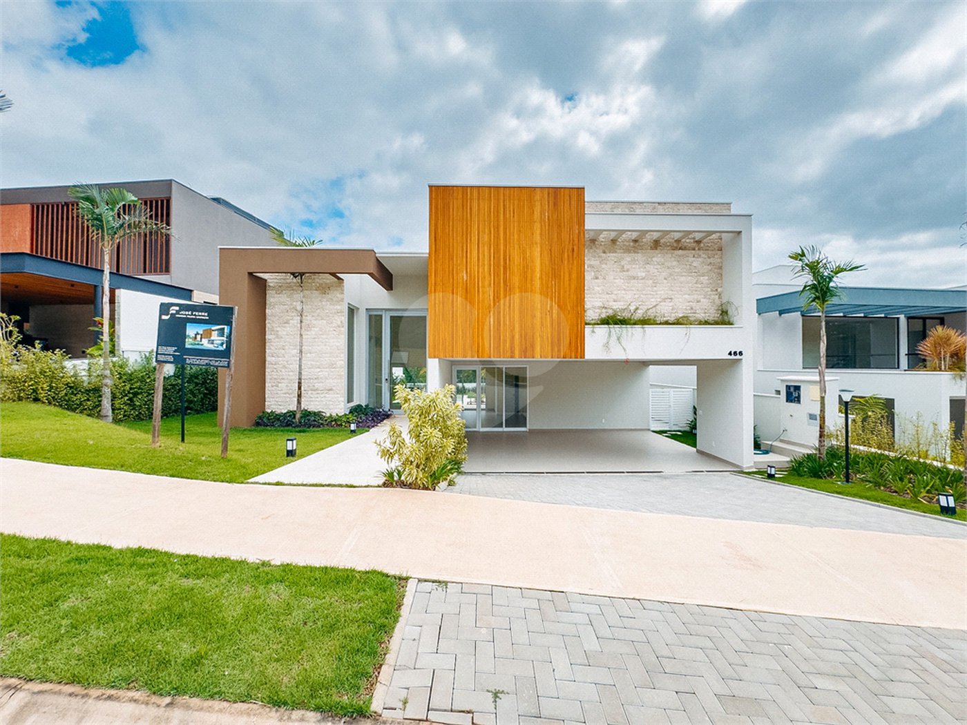 Casa à venda com 4 suítes no condomínio Villa dos Pinheiros, Indaiatuba - SP