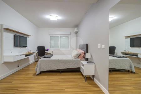 Sobrado à venda com 6 quartos, sendo 3 suítes, em Alto da Boa Vista, São Paulo, SP