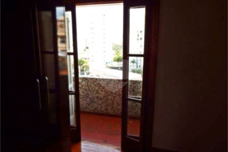 Apartamento à venda com 3 quartos, sendo 1 suíte,  em Aclimação, São Paulo, SP