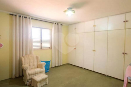 Sobrado à venda com 6 quartos, sendo 1 suíte, em Parque Maria Helena, São Paulo, SP