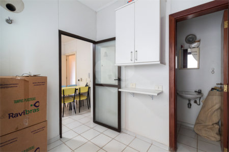 Casa à venda com 4 quartos, sendo 2 suítes,  no condomínio Vila das Flores, São Paulo - SP