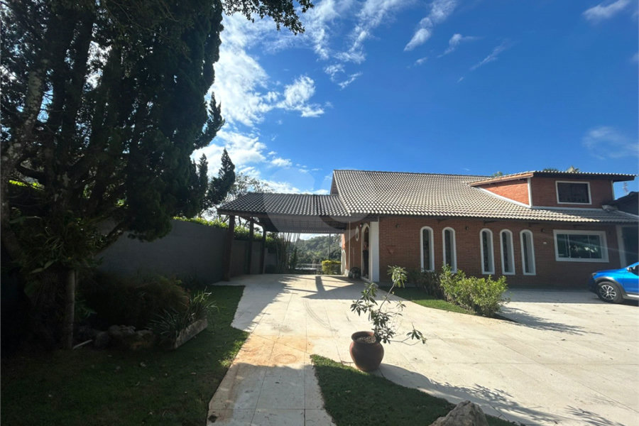 Casa para alugar com 3 suítes no condomínio Alpes da Cantareira, Mairiporã - SP