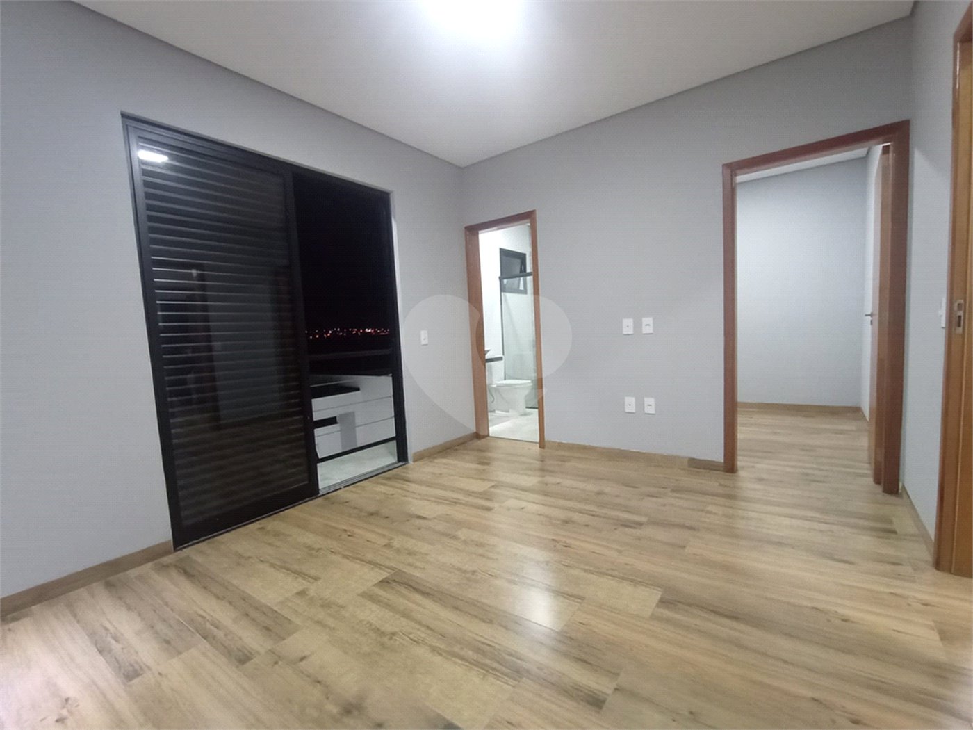 Casa à venda com 3 quartos, sendo 2 suítes, no condomínio Vila Rica, Indaiatuba - SP