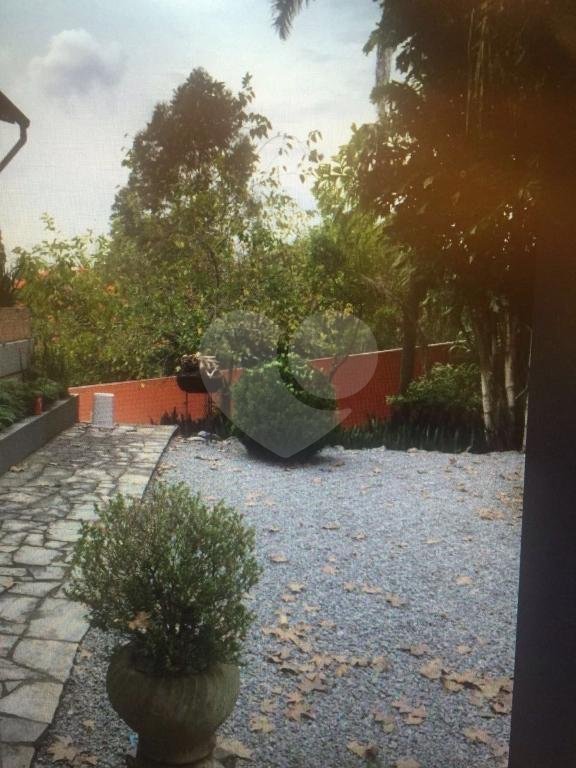 Sobrado à venda com 4 quartos, sendo 2 suítes, em Jaraguá, São Paulo, SP