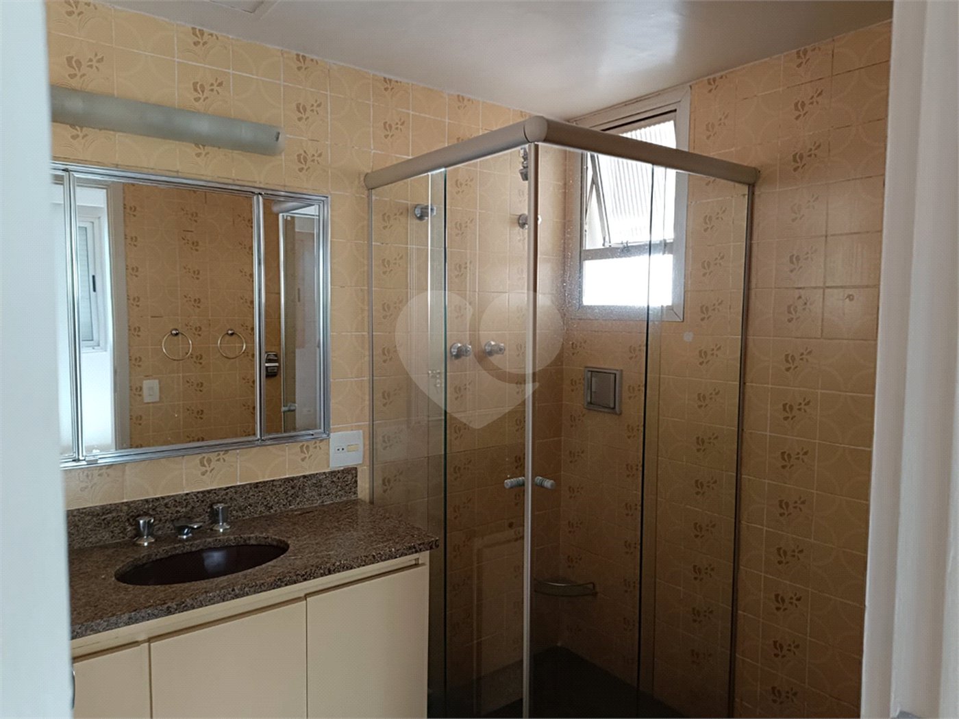 Apartamento à venda com 3 quartos, sendo 1 suíte, em Moema, São Paulo, SP