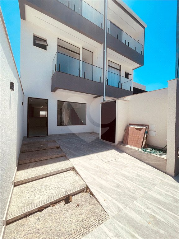 Casa à venda com 3 quartos, sendo 2 suítes, no condomínio Grand Park, Rio de Janeiro - RJ