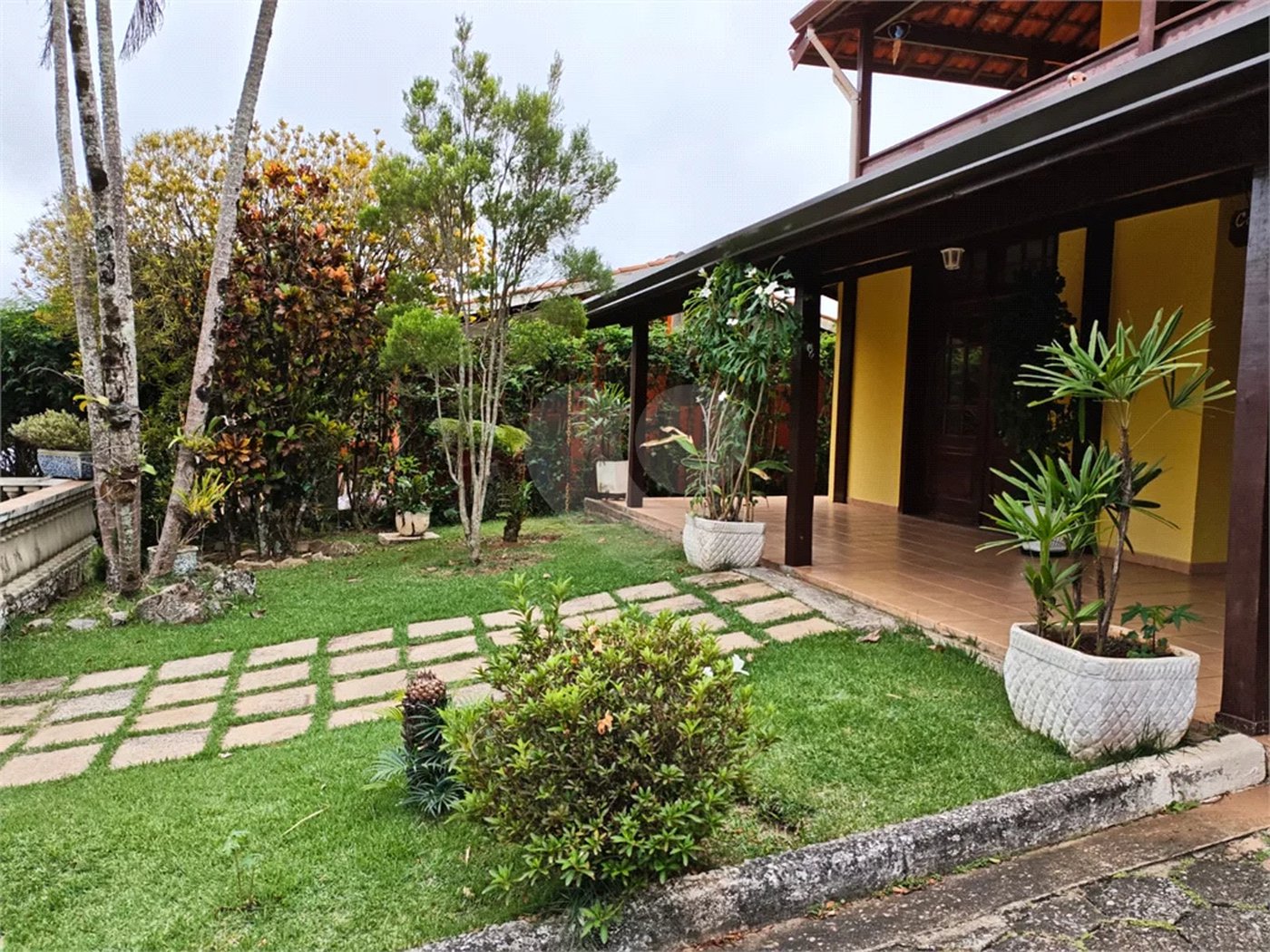 Casa à venda com 4 quartos, sendo 2 suítes,  em Country Residencial Felix, Bom Jesus dos Perdões, SP