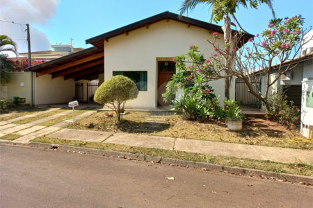 Casa Térrea no Condomínio Damha I,