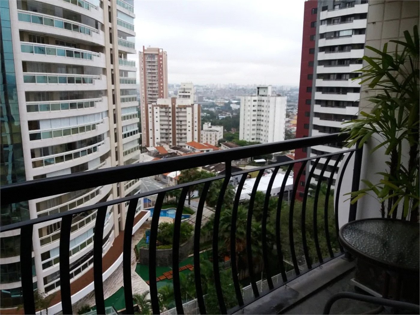 Apartamento à venda com 3 quartos, sendo 1 suíte, em Alto da Lapa, São Paulo, SP