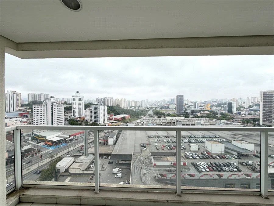 Sala para locação Domo Business 101 m - 2 vagas - Sala com divisórias, ar condicionado e banheiro.