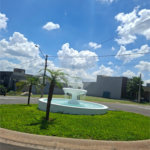 Indaiatuba - Condominio Viena - Terreno com 250 ms - sendo 10 ms de frente por 25,00 ms de fundos - área de lazer completa com academia, churrasqueira, piscina para adultos e crianças, playground e salão de festas.Segurança 24 horas -. Venha conhecer essa incrível oportunidade! R$ 420.000,00