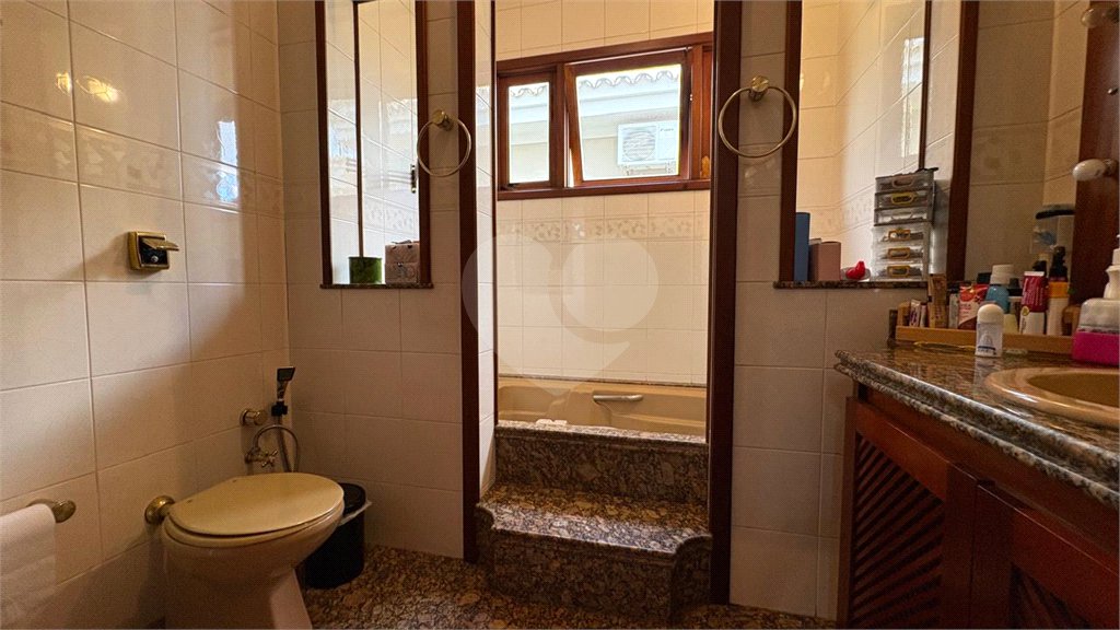 Casa à venda com 5 quartos, sendo 2 suítes,  no condomínio Village D'avignon, Sorocaba - SP