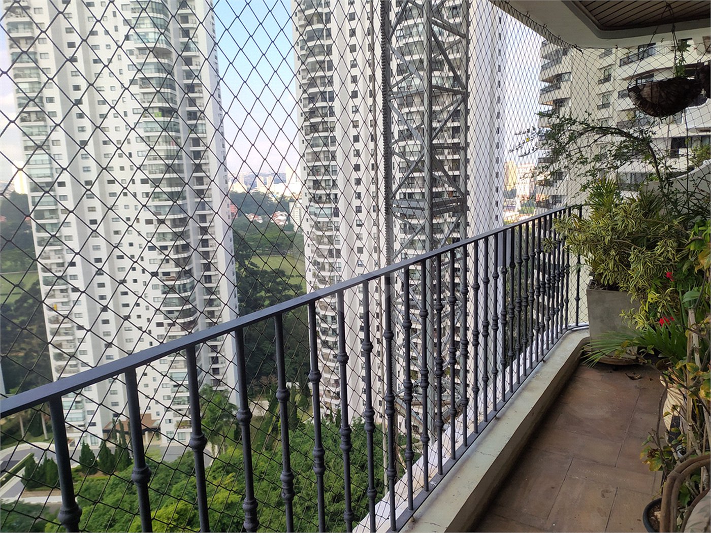 Apartamento à venda com 4 suítes em Jardim Marajoara, São Paulo, SP