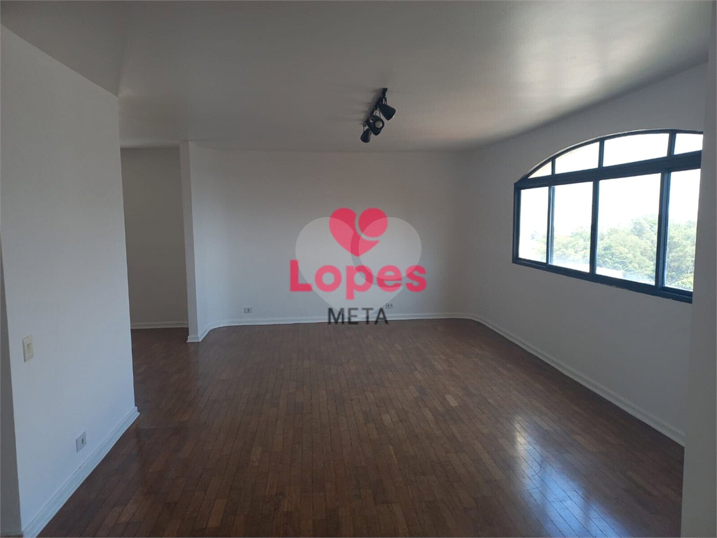 Apartamento à venda com 4 quartos, sendo 2 suítes,  em Vila Adyana, São José dos Campos, SP