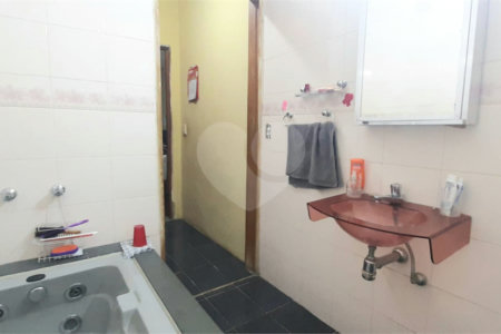 Casa à venda com 3 quartos, sendo 1 suíte, em Vila Nivi, São Paulo, SP