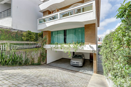 Casa à venda com 3 quartos, sendo 1 suíte, em Alto da Boa Vista, São Paulo, SP