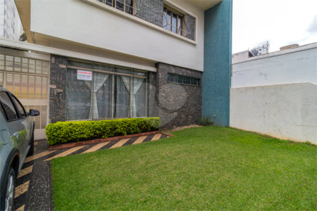 Sobrado à venda com 4 quartos, sendo 1 suíte, em Campo Belo, São Paulo, SP