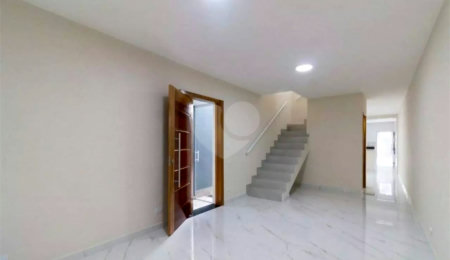 Casa à venda com 3 quartos, sendo 1 suíte,  em Jardim Peri Peri, São Paulo, SP